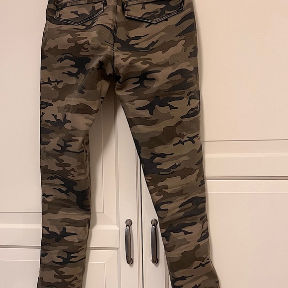 Sanctuary camo jeans barely worn, zippers at ankle. Purchased 2021 - Picture 1 of 4